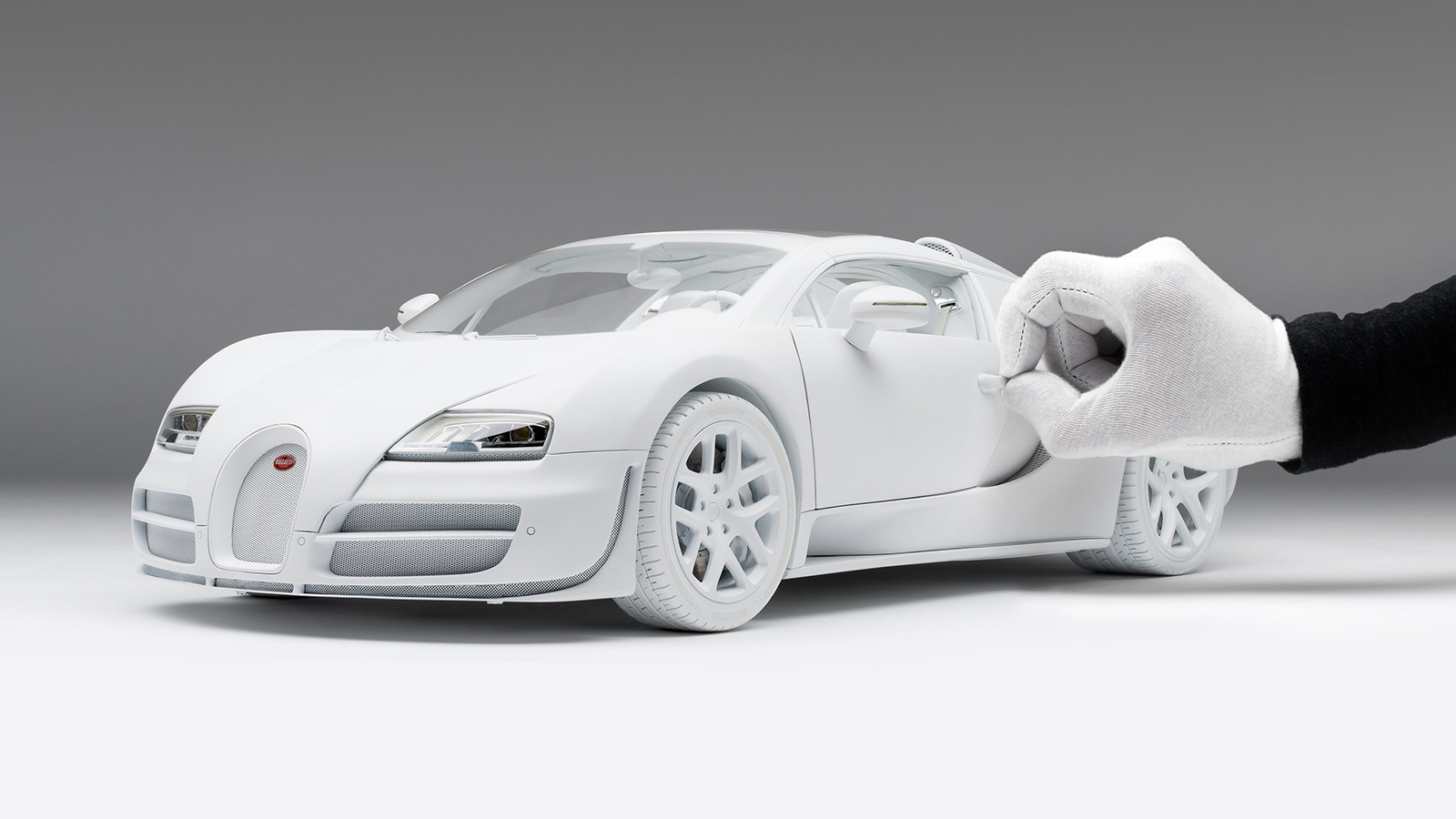 Bugatti Veyron 16.4 Grand Sport Vitesse White Edition 1:8 scale