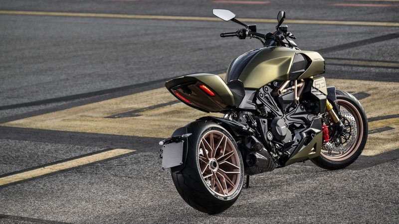 Ducati Diavel 1260 Lamborghini 02 800x450