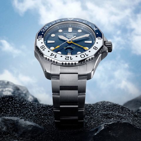 GMT 탑재한 태그호이어 아쿠아레이서 프로페셔널 300 GMT