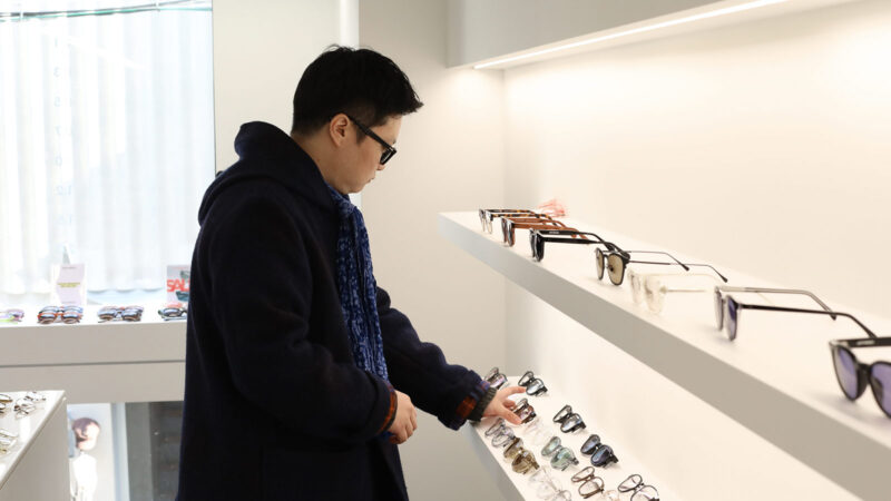 언커먼아이웨어 이건 디렉터