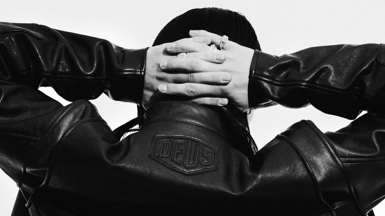 데우스 엑스 마키나 인 벤진 베리타스 SS'26 캡슐 컬렉션